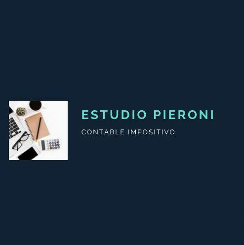 Escritorio de trabajo contable con análisis y balances